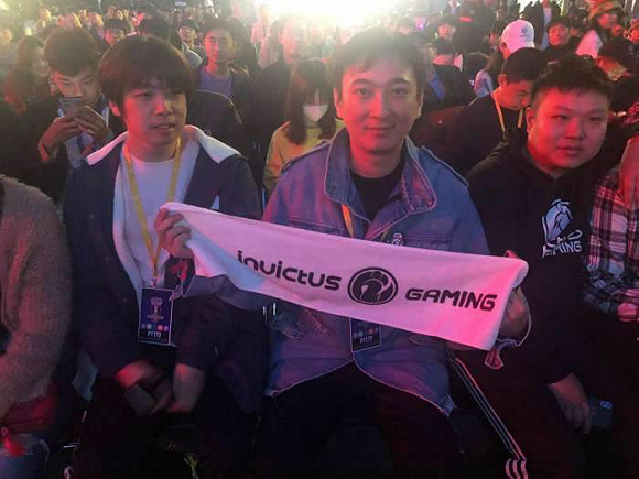 在今天结束的PCS春季赛决赛中，PSG三比零横扫FAK夺得冠军 打野选手Junjia荣膺FMVP，带领PSG锁定MSI！